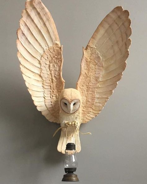 Ceramics Sculpture, Wood Owls, Paper Mache Crafts, Chainsaw Carving, Wood Carving Designs, Owl Decor, Ceramic Animals, Bird Sculpture, Ceramic Birds