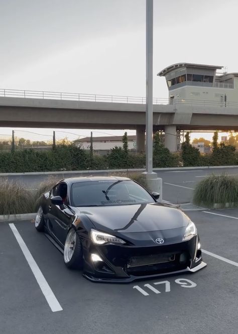 Gt86 Black, Toyota Gr86 Aesthetic, Subaru Brz Custom, Pontiac Solstice, Toyota Gt86, Toyota 86, Car Artwork, Car Inspiration, Lightning Mcqueen