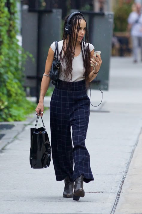 Zoe Kravitz Style, Zoe Isabella Kravitz, Zoë Kravitz, Lisa Bonet, Zoe Kravitz, Lenny Kravitz, Elegante Casual, Teen Vogue, Dakota Johnson