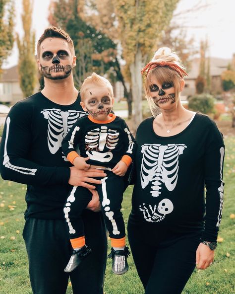 Baby Skeleton Makeup, Family Skeleton Costumes, Toddler Skeleton Costume, Kids Skeleton Costume, Halloween Skeleton Makeup, Skeleton Ideas, Halloween Makeup Artist, Skeleton Shirts, Skeleton Costumes