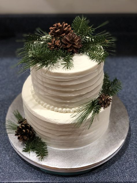 Pinecone Cake Decoration, Wedding Cake With Pinecones, Rustic Christmas Wedding Cake, Rustic Winter Wedding Cake, Pine Tree Cake, Wedding Cakes Winter, Pinecone Cake, Woodsy Wedding Cake, Woodsy Cake