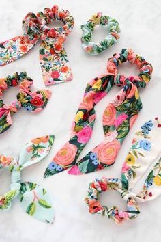 Tips Menjahit, Diy Sy, Headband Diy, Diy Hair Scrunchies, Scrunchies Diy, Easy Knitting Projects, Costura Diy, Diy Headband, Sewing Blogs