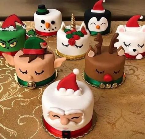 90+ Last-Minute Christmas Cookie and Dessert Ideas - Delishably Christmas Themed Cakes, Mini Christmas Cakes, Christmas Sugar Cookies Decorated, Christmas Themed Cake, Snowman Cake, Christmas Cake Pops, Christmas Cake Designs, Cupcakes Decorados, Christmas Cake Decorations