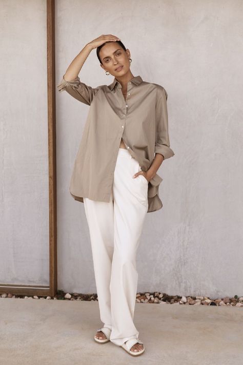 a3545bd79d31f9a72d3a78690adf73fcdesc50557216ri Minimal Sophisticated Style, Rich Mum Outfit, Feminine Knitwear, Statement Piece Outfit, Minimal Casual Outfit, Neutral Fashion Minimalist, Casual Minimalist Outfit, Minimal Style Fashion, Elevated Fashion