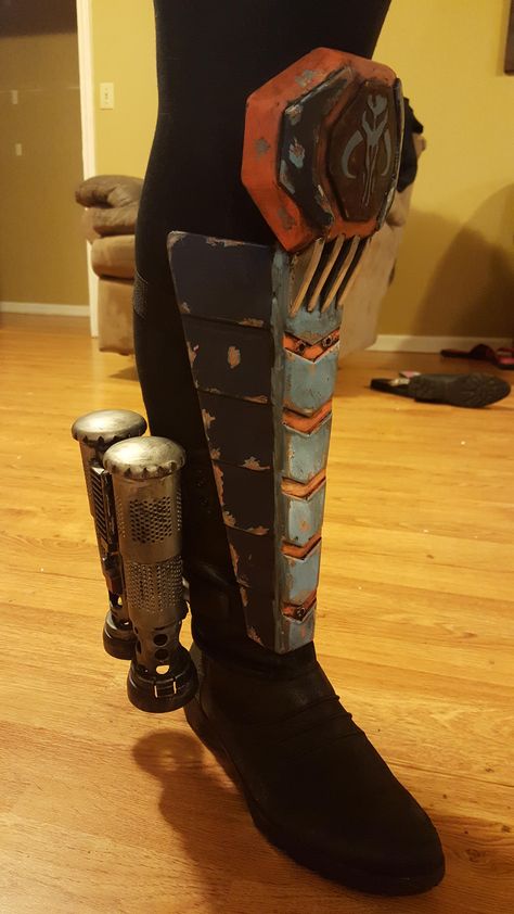 rocket boots Rocket Boots, Star Wars Inspired Outfits, Mando Armor, Mandalorian Armour, Sci Fi Costume, Fire Wall, Mandalorian Cosplay, Foam Armor, Mandalorian Helmet