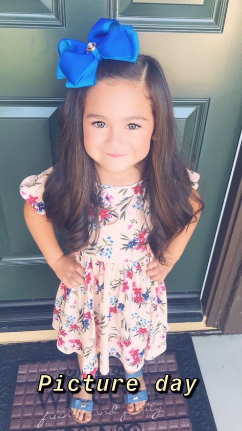 Fall Picture Day Hairstyles For Kids, Spring Pictures Hairstyles Kids, Kindergarten Picture Day Hairstyles, Picture Day Hairstyles Toddler, Picture Day Kindergarten Hair, Prek Picture Day Hair, Cute School Picture Day Outfits, Easy Picture Day Hair, School Picture Day Outfit Kindergarten