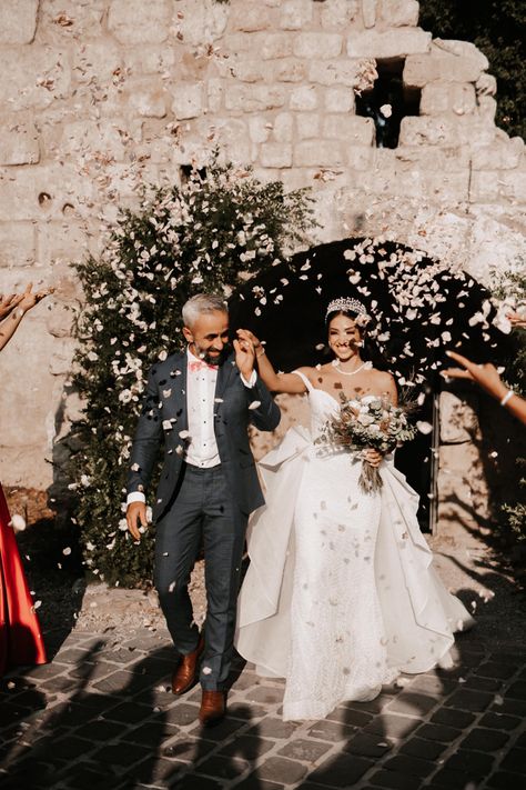 Bride and groom exiting church with guests throwning flower petals to celebrate Wedding Flower Throwing, Wedding Flower Petals, Bride And Groom Exit, Petal Toss Wedding, Rose Petals Falling, Air Photography, Petal Toss, Rose Petals Wedding, Wedding Send Off