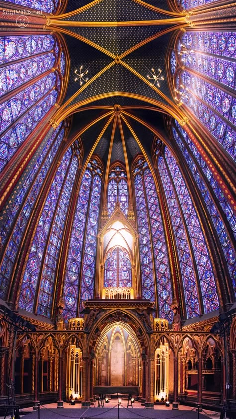 Sainte Chapelle Paris, Architecture Antique, Stained Glass Church, Graphisches Design, Gothic Cathedrals, Cathedral Architecture, Hat Fascinator, Cathedral Church, Church Architecture