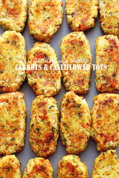 Garlicky & Cheesy Carrots and Cauliflower Tots - Baked, crispy, garlicky, and cheesy tots made of cauliflower and carrots. Cheesy Carrots, Cheesy Tots, Cauliflower Tots, Carrot Recipes, God Mat, Healthy Sides, Cooking Class, Cauliflower Recipes, Veggie Dishes