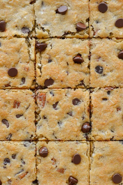 Chocolate Chip Sheet Pan Keto Cookies - The Best Keto Recipes Sheet Pan Cookies, Almond Flour Chocolate Chip Cookies, The Best Keto Recipes, Best Keto Recipes, Pan Cookies, Keto Cookie Recipes, Keto Chocolate Chips, Chocolate Chip Cookie Bars, Dessert Easy