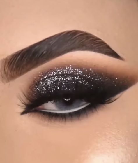 Reputation Era Makeup, Concert Makeup Looks, Era Makeup, Edc Makeup, Taylor Swift Eyes, Taylor Swift Reputation Era, White Eye Makeup, Taylor Swift Makeup, Black Eye Makeup