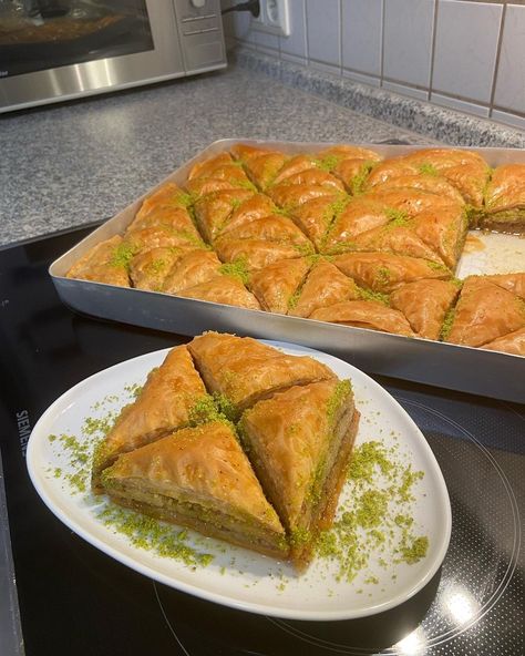 Turkish Pastry, Yam Yam, Aesthetic Foods, Cookbook Design, Pretty Dessert, Sweet Snacks Recipes, Ramadan Recipes, Asian Desserts, Food Recepie