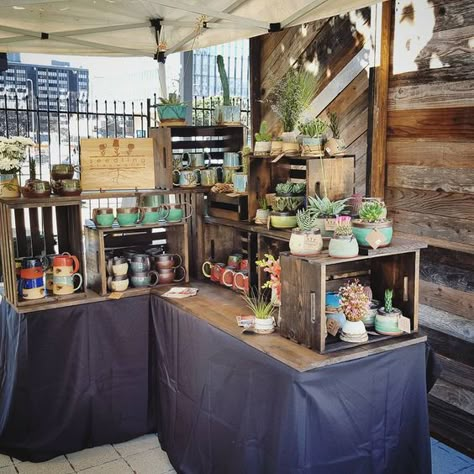 Wood Crate Display Ideas, Pottery Booth Display, Craft Table Display, Craft Show Table, Craft Show Booth Ideas, Craft Fair Booth Ideas, Market Booth Ideas, Craft Fair Table, Craft Fair Display Ideas