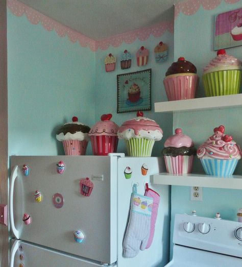 Cupcake kitchen Cupcake Bedroom, Pastel Bakery, Cupcake Outline, Cupcake Kitchen Decor, Pastel Goth Decor, Candy Kitchen, Fake Food Props, Vintage Cupcake, Porcelain Dishes