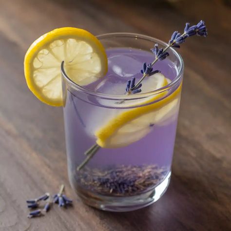 Lavender Lemonade Mocktail Lavender Lemonade, Mocktail Recipes, Mocktail Recipe, Summer Refreshments, Non Alcoholic Drinks, Mojito, Mocktails, Non Alcoholic, Rosemary