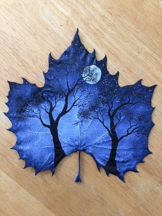 Dry Leaf Art, Leaf Print Art, Handmade Wall Hangings, Autumn Leaves Art, Paper Craft Ideas, Photographie Portrait Inspiration, Leaf Crafts, Prussian Blue, Blue Night