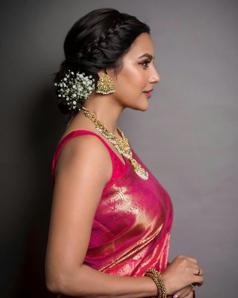 Saree Hairstyle, Priya Anand, Hairstyles For Gowns, Flower Bun, Hair Style On Saree, Saree Hairstyles, Traditional Hairstyle, Bridal Hair Buns, Glamorous Outfits