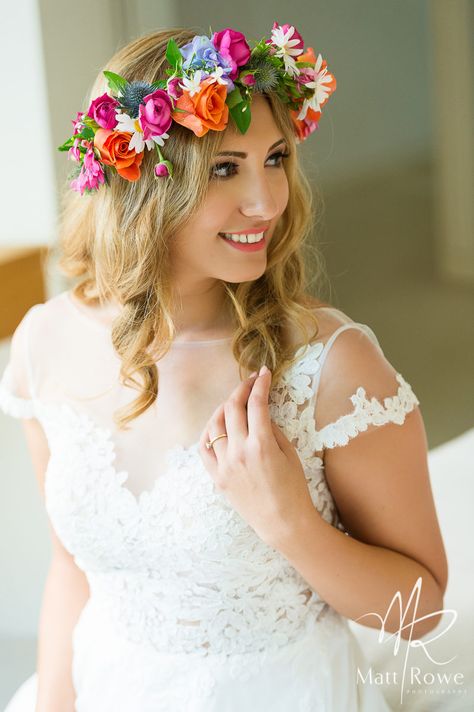 Creole Wedding, Wedding Flower Guide, Săpunuri Handmade, Hair Garland, Flower Crown Hairstyle, Blush Wedding Flowers, Winter Wedding Flowers, Bridal Flower Crown, Flower Crown Wedding