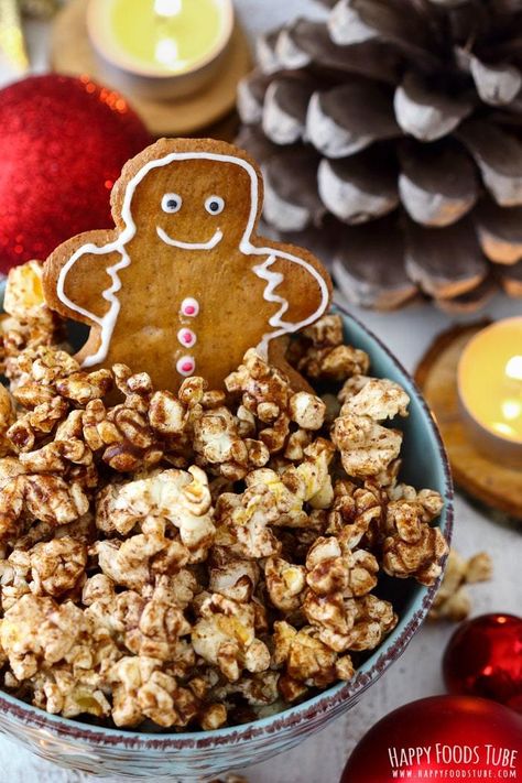 This gingerbread popcorn is sticky, sweet and ready in 5 minutes. If you like the gingerbread flavor, then this Christmas popcorn should be on your Holiday menu. #happyfoodstube #gingerbread #popcorn #recipe #holidays #christmas #desserts #snacks #holidayrecipes #christmasrecipes Gingerbread Popcorn, Popcorn Photo, Christmas Popcorn Recipes, Iced Gingerbread, Best Gingerbread Cookies, Christmas Popcorn, Salt Free Seasoning, Popcorn Seasoning, Popcorn Recipe