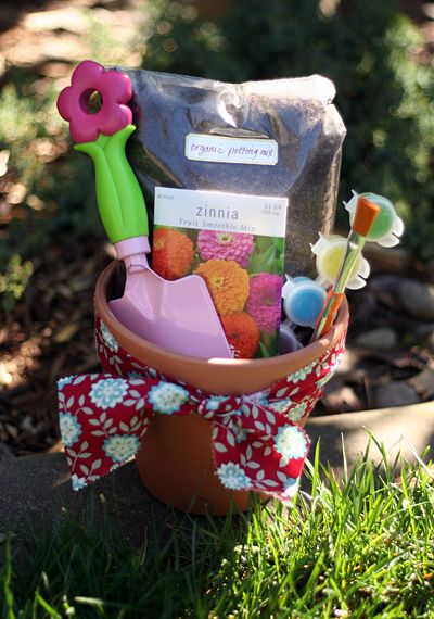 flower planting kit, birthday gift idea Birthday Crafts For Kids, Garden Party Favors, Flower Planting, American Heritage Girls, Mom Party, Party Favors For Kids, Garden Party Birthday, Garden Birthday, Loot Bags