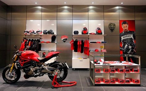 Motorcycle Showroom Interior, Motorcycle Man Cave, Motorcycle Showroom Design, Garage Motorcycle, Dirt Bike Room, Motorcycle Man, Motorcycle Workshop, Bike Room, Motorcycle Shop