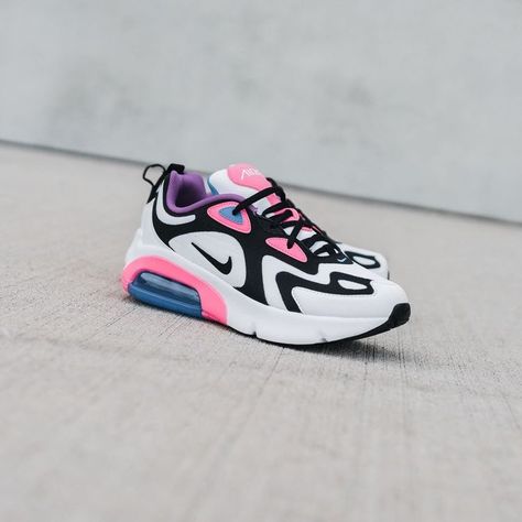 Nike Air Max 200, Air Max 200, Sneaker Trend, Pretty Sandals, All Nike Shoes, Fashionable Snow Boots, Tenis Nike, Instagram Gift, Nike Sneaker