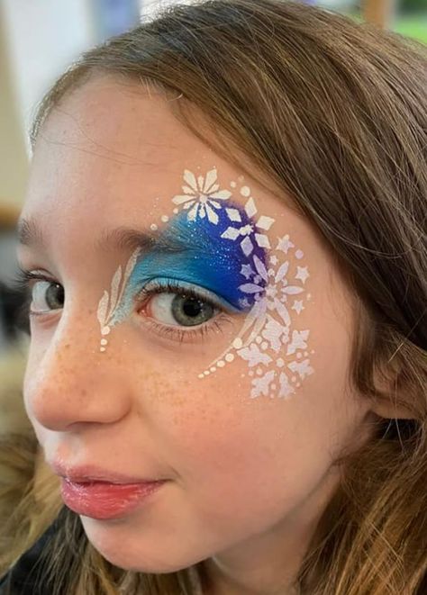 Kids Face Painting Easy, Frozen Face Paint, Easy Face Painting Designs, Princess Face Painting, Face Painting Tips, Christmas Face Painting, Frozen Face, Girl Face Painting, Makeup Christmas