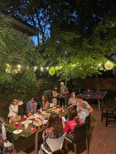 Nighttime Outdoor Party Decorations Backyards, 18th Backyard Party, 18th Birthday Party Outdoors, Summer Party Aesthetic Decor, Party Set Up Ideas Outdoor, 18th Birthday Party Ideas Backyards, Summer Night Dinner Party, Bbq Summer Party, 18th House Party Ideas