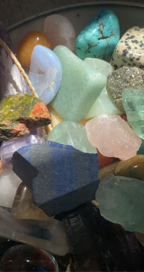 Turquoise Stone Aesthetic, Shiny Rocks, Pretty Crystals, Crystal Rocks, Witch Room, Crystal Vibes, Hippie Aesthetic, Iconic Wallpaper, Spiritual Crystals