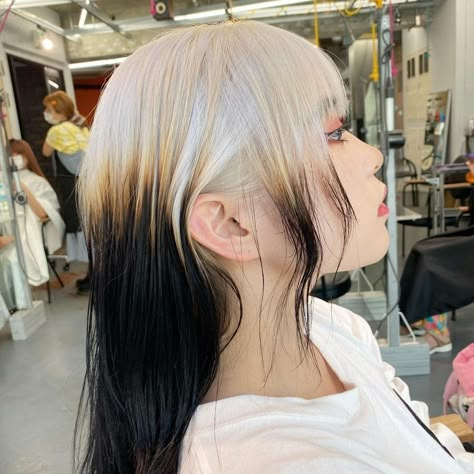 Blond Roots Black Hair, Dyed Roots On Blonde Hair, Black Hair Blonde Roots, Blonde Roots Black Hair, Ghost Roots Hair Black And White, Black Hair With Blonde Roots, Bleached Roots Black Hair, Blonde Hair Black Tips, Blonde Hair With Black Tips