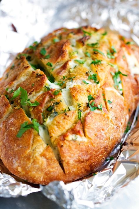 Cheesy Garlic Pull Apart Bread, Garlic Pull Apart Bread, Cheesy Pull Apart Bread, Easy Make Ahead Appetizers, Bread Pull Apart Recipes, Make Ahead Appetizers, Garlic Bread Recipe, Pull Apart Bread, Make Ahead Meals