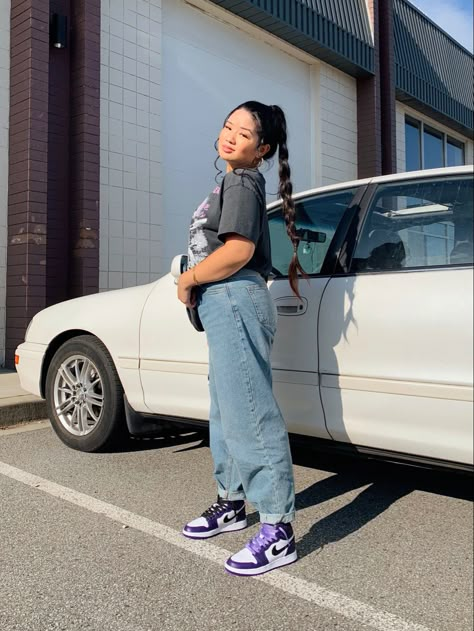 Women’s Summer streetwear fashion - oversized graphic tee paired with oversized baggy 90s jeans, and Nike Air Jordan 1 Court Purples with black and purple laces. Long black braided hair. Golden hour. Gold jewely. @yzobelb on Instagram Court Purple Jordan 1 Outfit, Jordan 1 Court Purple Outfit, Purple Jordans Outfit, Jordan Outfits Womens, Air Jordan Outfit, Air Jordan 1 Women, Jordan 1 Outfit Women, Jordan 1 Outfit, Jordan Outfit