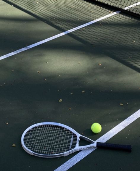 Tennis Pictures, Tennis Aesthetic, Hamptons Summer, Ball Aesthetic, Tennis Life, Lawn Tennis, Sport Inspiration, Sports Aesthetic, Creative Pictures