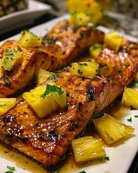 Crockpot Recipes Family, Honey Butter Salmon, Ultimate Chili Recipe, Pineapple Salmon, Spiced Honey, Queens Food, Fruit Smoothie Recipes Healthy, Butter Salmon, Tasty Meat