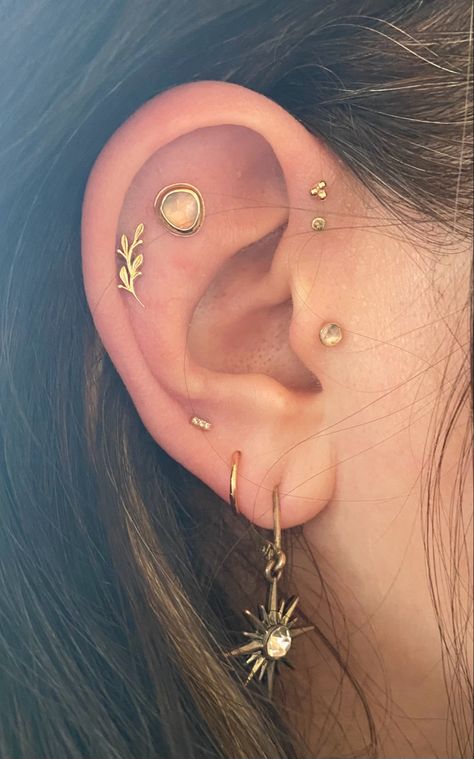 Earing Placement Idea, Flat Earring Piercing, Ears Pirsing, Ear Constellation Piercings, Double Flat Piercing, Forward Helix Piercing Ideas, Flat Piercing Ideas, Flat Piercings, Piercings Earrings