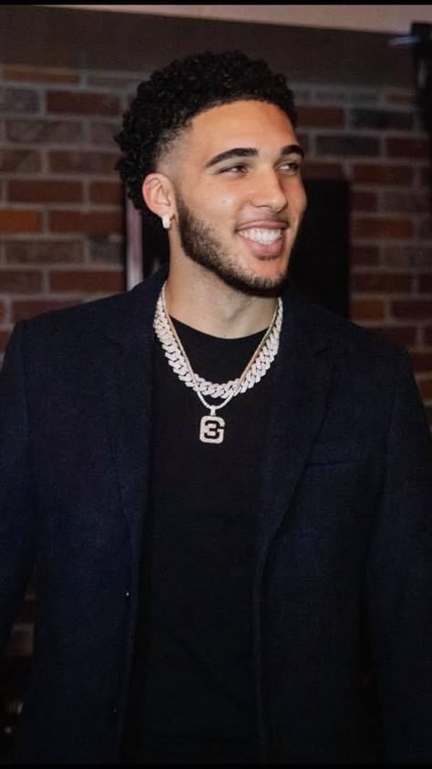 Gelo Ball Wallpaper, Ball Brothers, Liangelo Ball, Stud Lesbians, Pretty Flacko, Black Men Haircuts, Black Men Fashion Casual, Lamelo Ball, Smiling Man