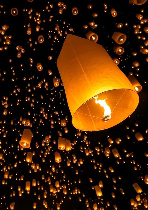 Firework Festival, Lantern Image, Light Fest, Iphone Wallpaper Music, Anime Picture Hd, Floating Lanterns, Broken Screen Wallpaper, Ball Aesthetic, Chiangmai Thailand