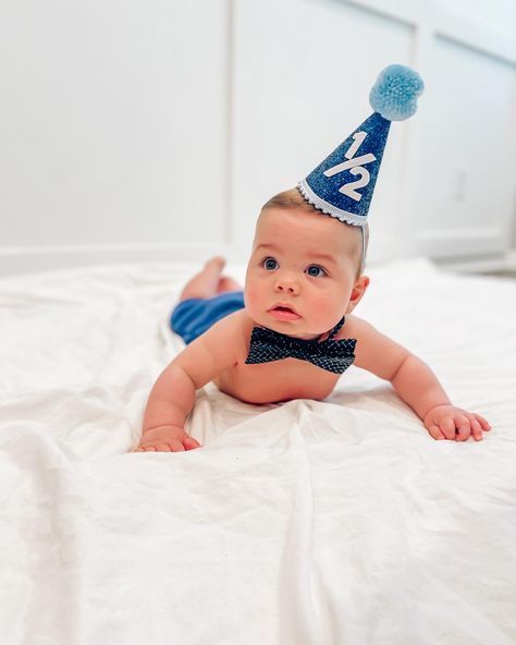 6 Month Decoration Ideas, Half Way To One Ideas, Baby Boy 5 Month Photo Ideas, 6 Month Old Birthday Ideas, 5 Months Old Photoshoot, 6months Birthday Ideas Boy, 6 Month Old Photo Ideas, Half Birthday Photoshoot Boy, 6 Month Old Pictures