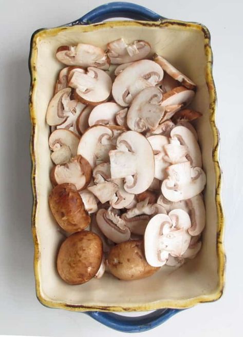 crimini mushrooms Buzzfeed Recipes, Quick Chicken Dinner, White Button Mushrooms, Crimini Mushrooms, Hot And Sour Soup, Sour Soup, Tv Dinner, Quick Chicken, Good Sources Of Protein