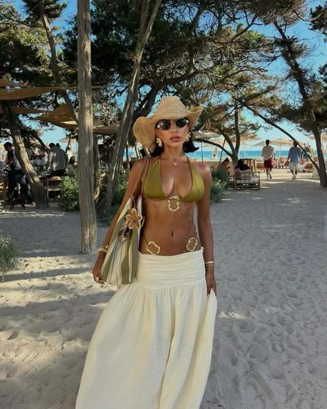 Fashion • Instagram Island Vacation Outfits, Thailand Outfit, Cute Vacation Outfits, Outfits For Mexico, Island Outfit, Fest Outfits, Ibiza Outfits, Vacay Outfits, Looks Party