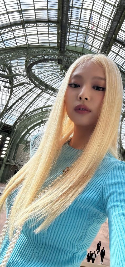 Jennie wallpaper #jennie #blackpink #wallpaper Pfp Jennie, Kim Blonde, Blackpink Selca, Chanel Jennie, Jennie Ig, Channel Outfits, Blackpink Instagram, Jennie Instagram, Jennie Chanel