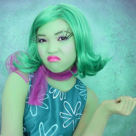 Finish your Envy from Disney-Pixar's Inside Out Halloween costume with this makeup tutorial. Green Hair Color Ideas, Fine Hair Styles, Green Hair Color, Simple Prom Makeup, Halloween Costumes Women Creative, Fine Hair Styles For Women, Halloween Hairstyles, Natural Prom Makeup, Halloween 23