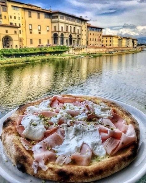 Mortadella Pizza, Italian Lunch, Italian Breakfast, Pizza And Beer, Pizza Food, Delicious Pizza, Wine Travel, Pizza Pizza, The Tongue