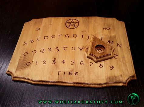 Noctua - Ouija board http://www.wolflaboratory.com/index.php/legno/19-noctua-tavola-ouija Spirit Board, Ouija Board, Natural Wood, Witch, Wood, On Instagram, Instagram, Nature