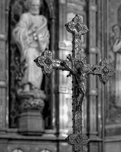 Religion Aesthetic Dark, Dark Church Aesthetic, Catholic Wallpaper, Church Aesthetic, Catholic Pictures, Catholic Decor, Orthodox Cross, Catholic Images, Biblical Art