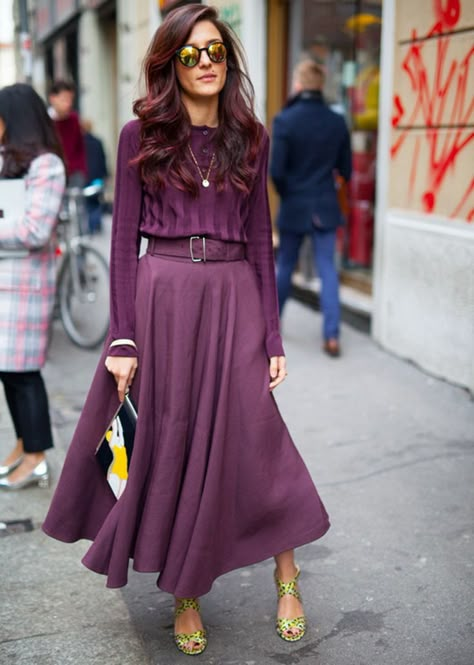 purple monochromatic outfit Burgundy Dress Casual, Pink Burgundy Outfit, Yellow Purple Outfit, Plum Outfit Ideas, Color Outfit Combinations, Plum Pants Outfit, Burgundy Color Combinations, Purple And Green Outfit, Pink And Purple Outfit