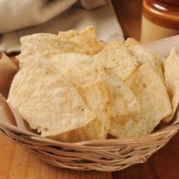 Chipotle Chips, Taco Tortilla, Tortilla Chips Recipe, Chipotle Copycat Recipes, Chipotle Recipes, Copycat Chipotle, Tortilla Chip Recipe, Homemade Tortilla Chips, Corn Tortilla Chips