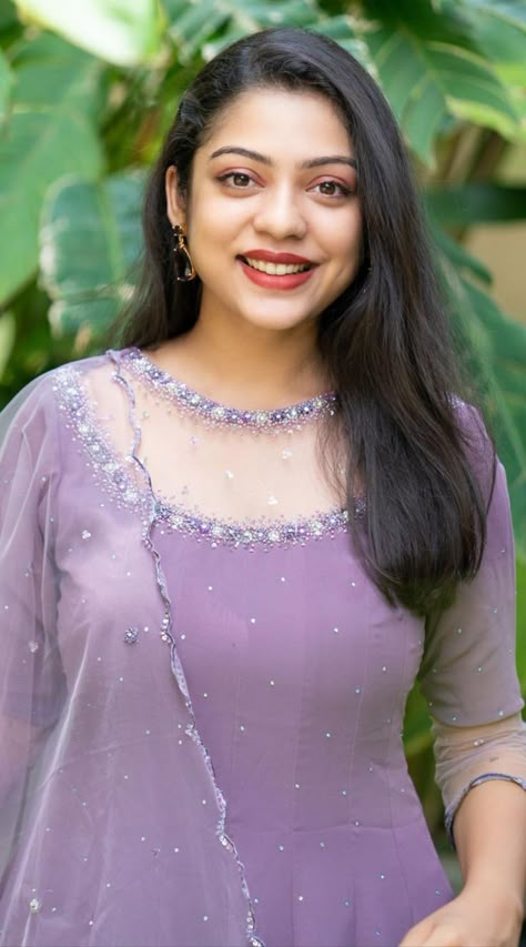 Actress #VarshaBollamma Varsha Bollamma, Aamna Sharif, Frock Models, Party Wear Frocks, Girls Dresses Diy, Long Frock Designs, Simple Lehenga, Elegant Casual Dress