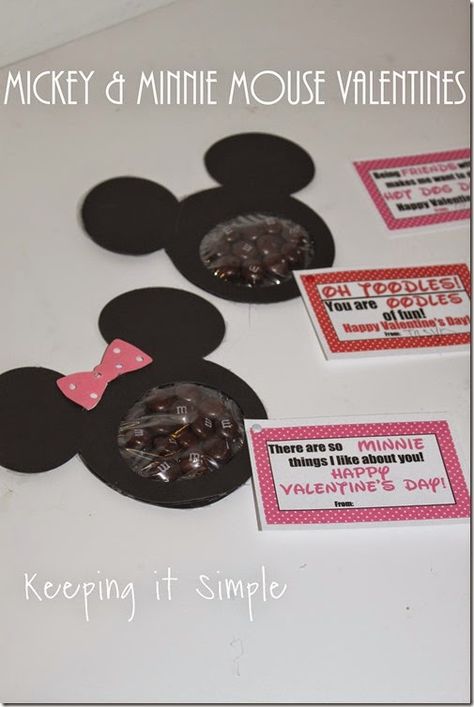 Mickey Mouse and Minnie Mouse Homemade Valentine with Free Printable @keepingitsimple Minnie Mouse Candy Bar, Mouse Valentine, Minnie Mouse Party Favor, Minnie Mouse Valentines, Valentine Stuff, Homemade Valentine, Mickey Mouse And Minnie Mouse, Toddler Art Projects, Happy Hearts Day