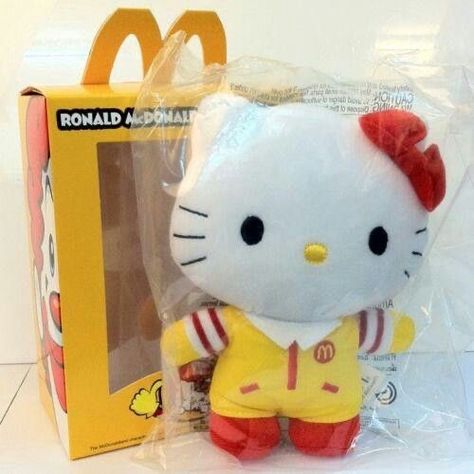 Hello Kitty Mcdonalds Toys, Mcdonald's Aesthetic, Hello Kitty Mcdonalds, Mcdonald's App, Sanrio Plushies, Sanrio Toys, Things I Need To Buy, Kitty Items, Mcdonalds Toys